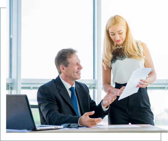 Lawyer providing independent legal advice before signing a domestic agreement