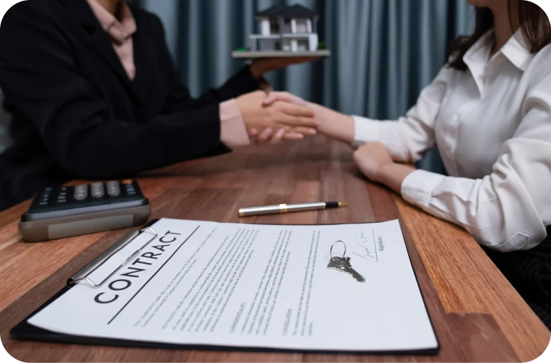 Attorney explaining independent legal advice options in a consultation.